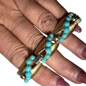 CROWN TRIFARI Matte Goldtone Turquoise Beaded Bracelet (EUC)